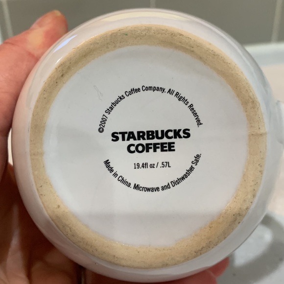 Starbucks white round coffee mug Cup 19.4 oz 2007 Hot Chocolate - Picture 3 of 5